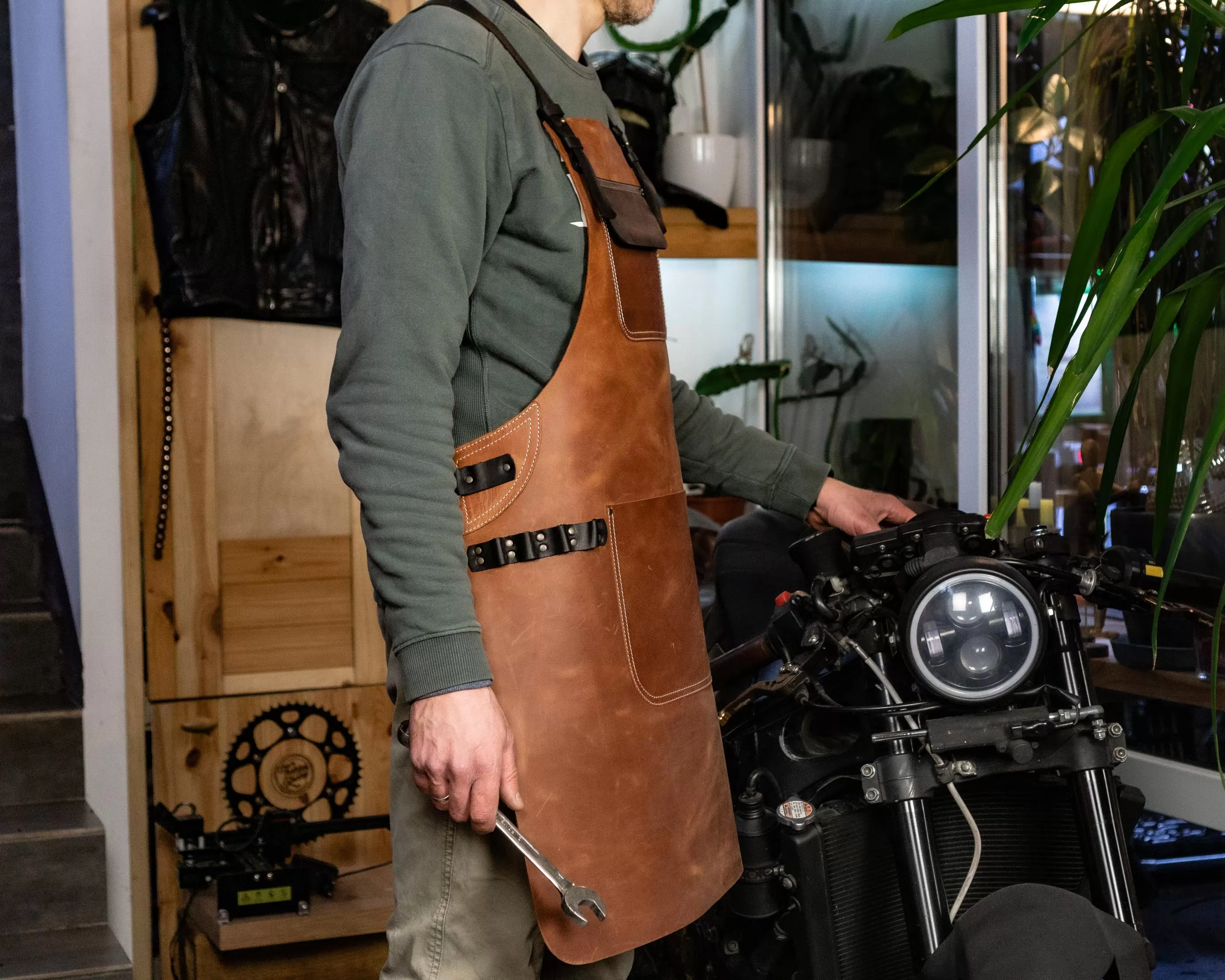 Brown Leather Apron | Work Aprons | Universal size for Mens and Womens