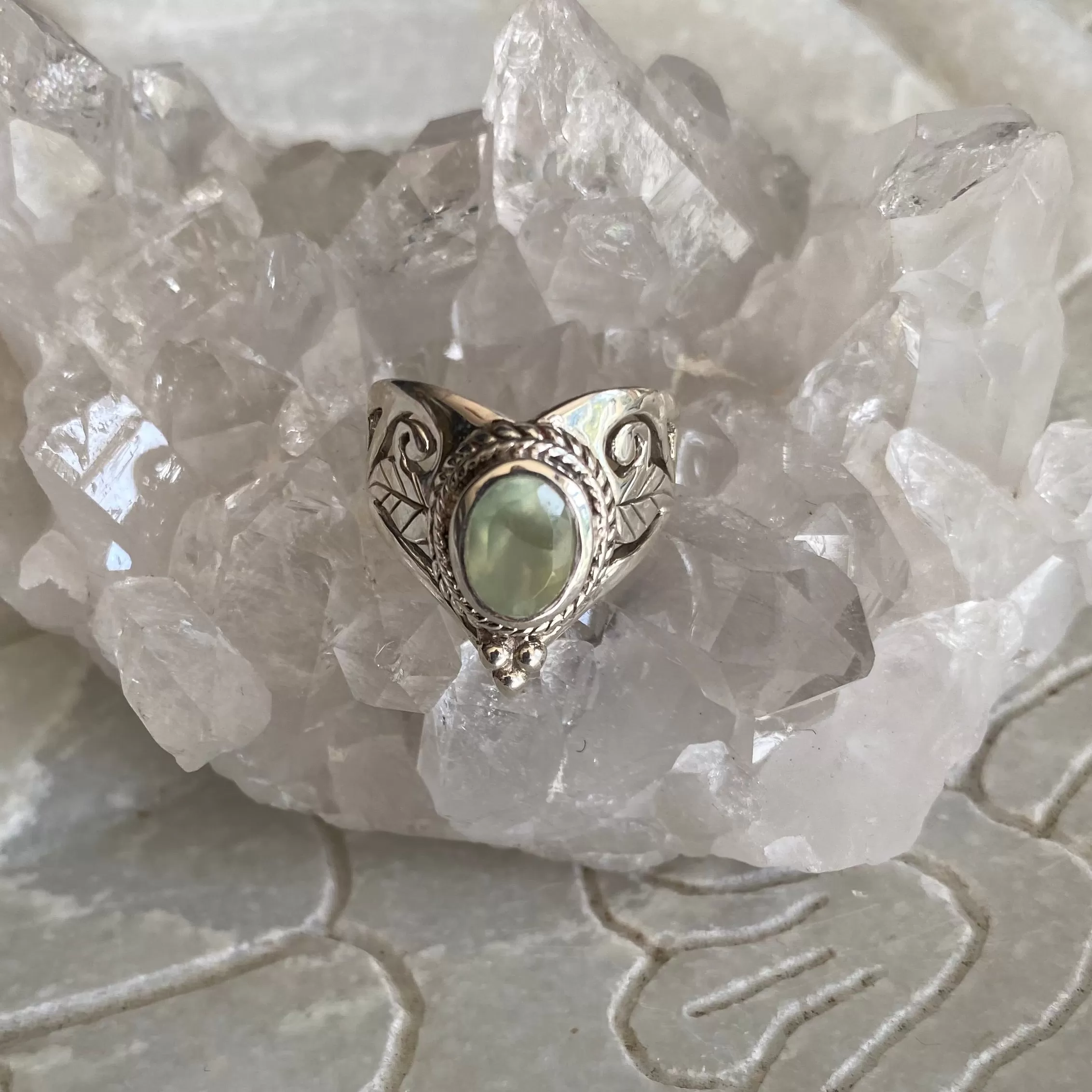 Prehnite Raya Filigree Ring