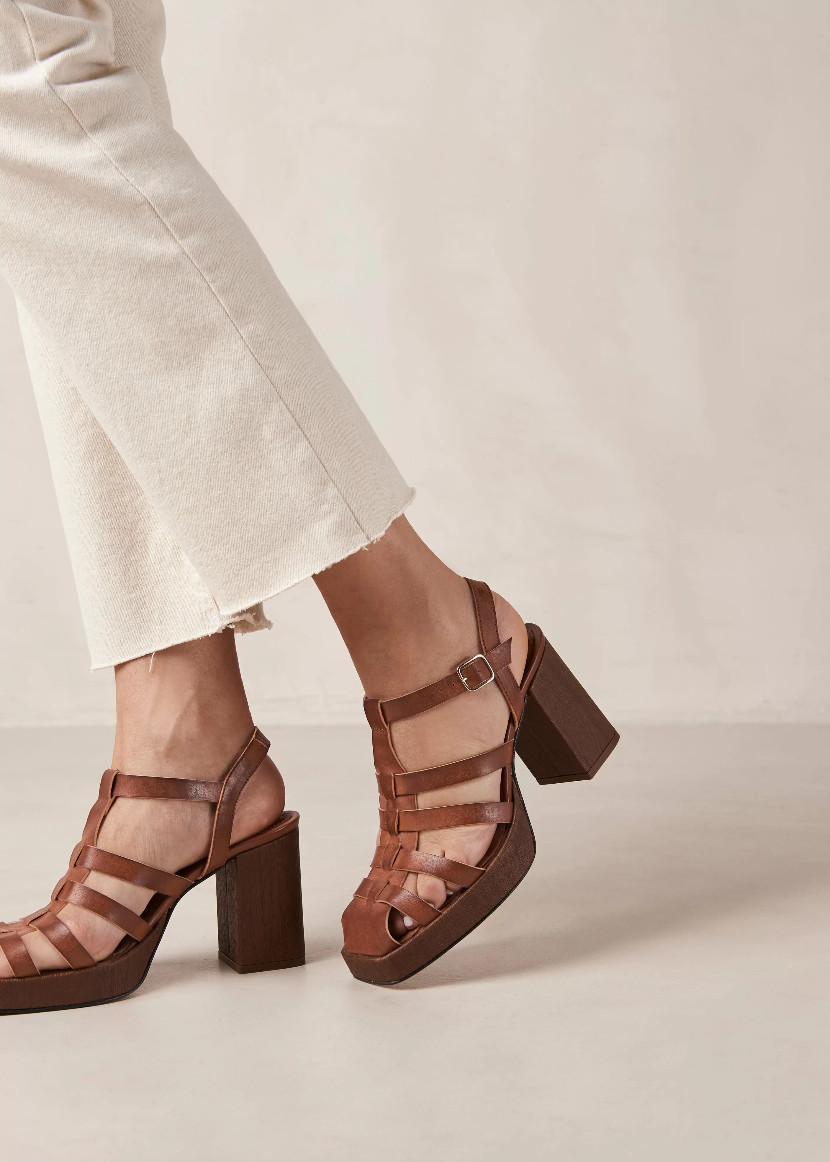 Rollers Caramel Sandals