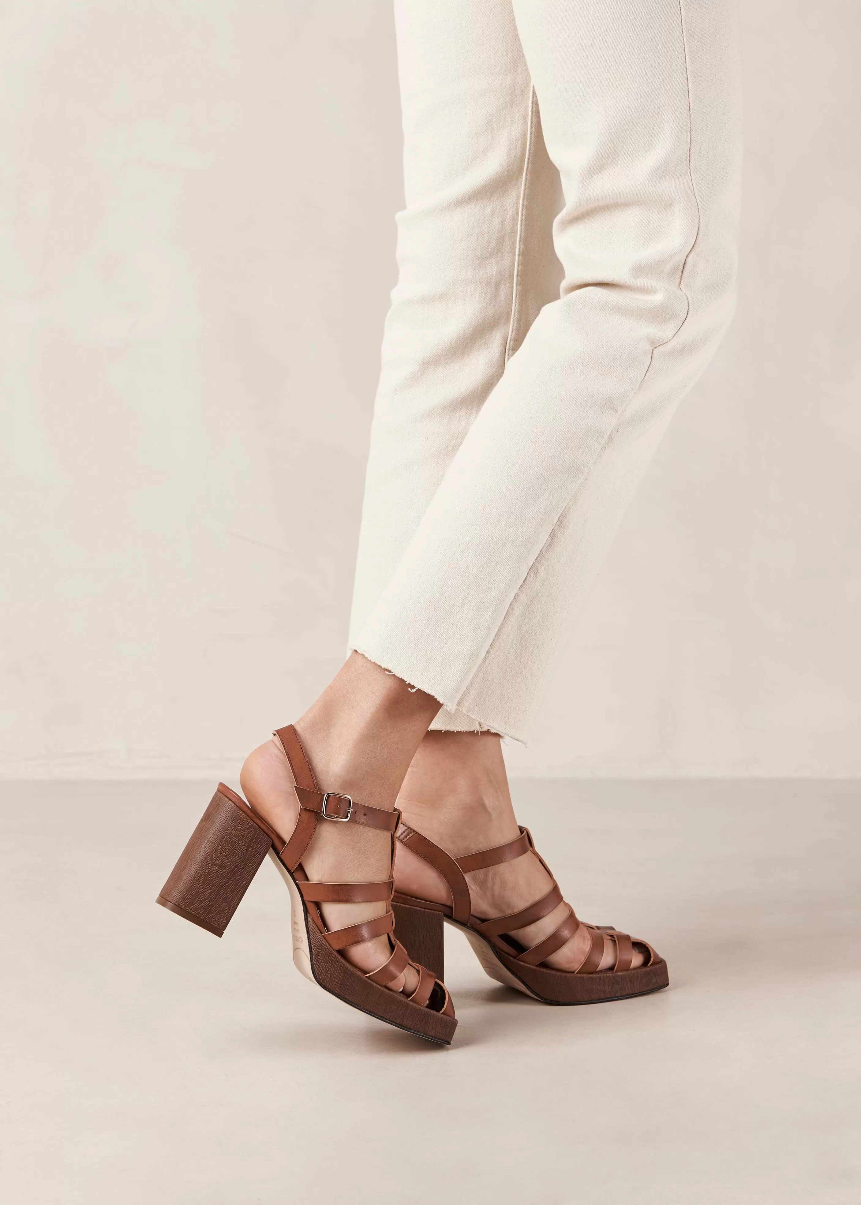 Rollers Caramel Sandals