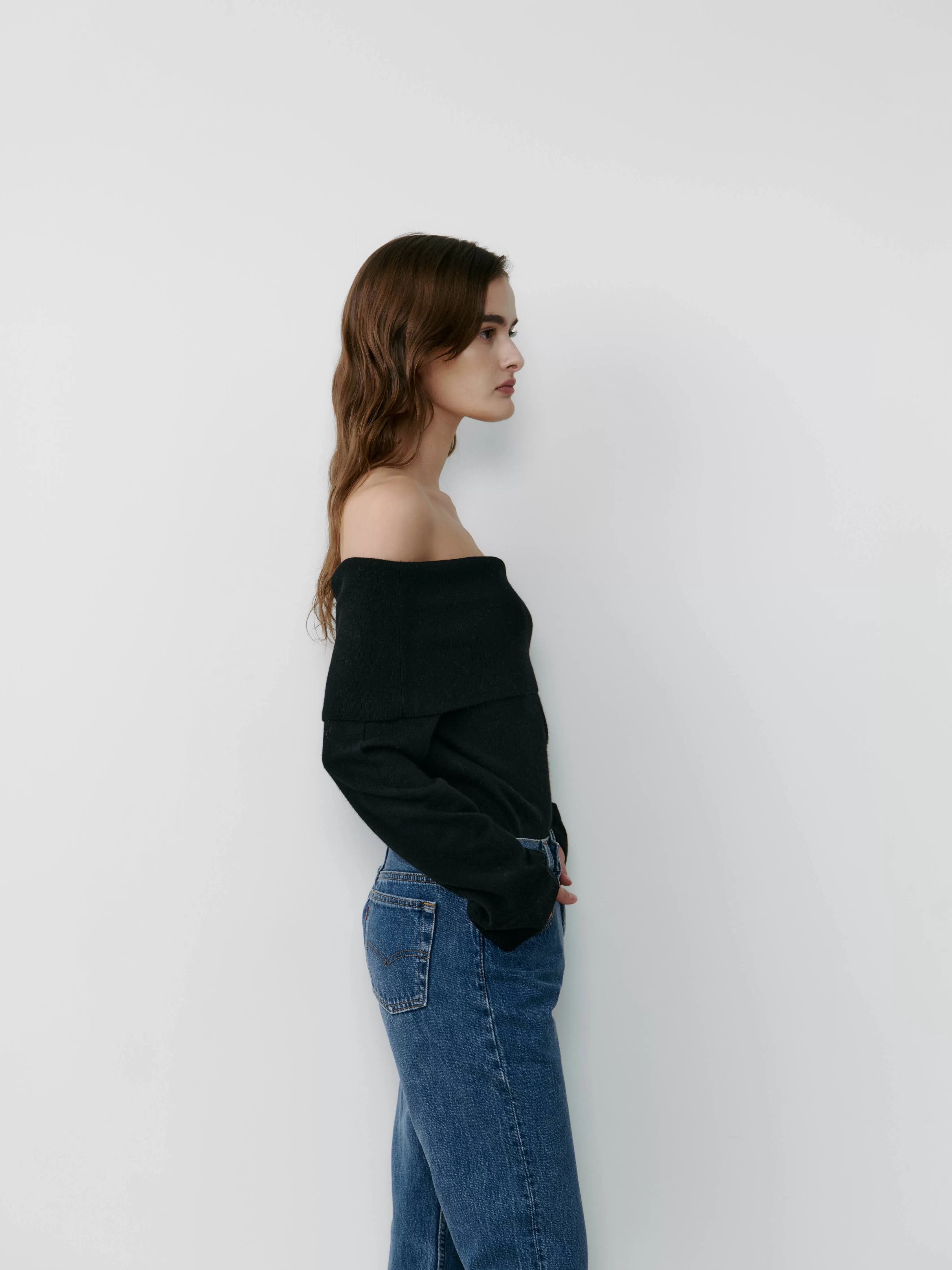 THE CASHMERE OFF SHOULDER - BLACK